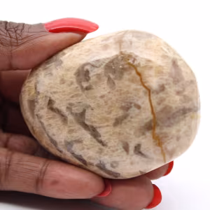 Malagassisch veldspaat – Natuurlijke kiezelsteen van 135 gram