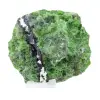 Ruwe Finse chroomdiopside op een sokkel, groene steen, 135 g - 5