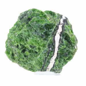 Ruwe Finse chroomdiopside op een sokkel, groene steen, 135 g