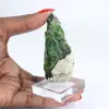 Ruwe chroomdiopside op een sokkel van Finse natuursteen, 70 g - 1