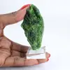 Ruwe chromediopside uit Finland, groene steen op de bodem, 85 g - 1