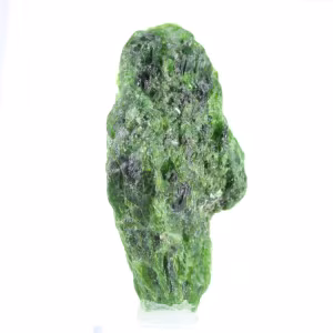 Ruwe chromediopside uit Finland, groene steen op de bodem, 85 g