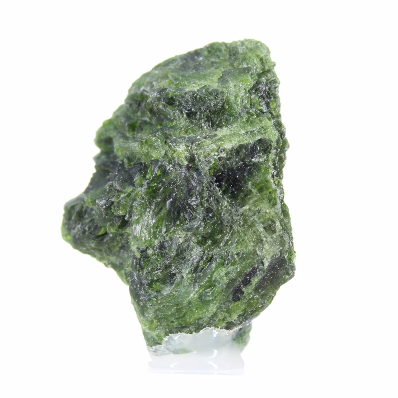 Ruwe chroomdiopside, mineralogie uit Finland, op een drager van 65 g