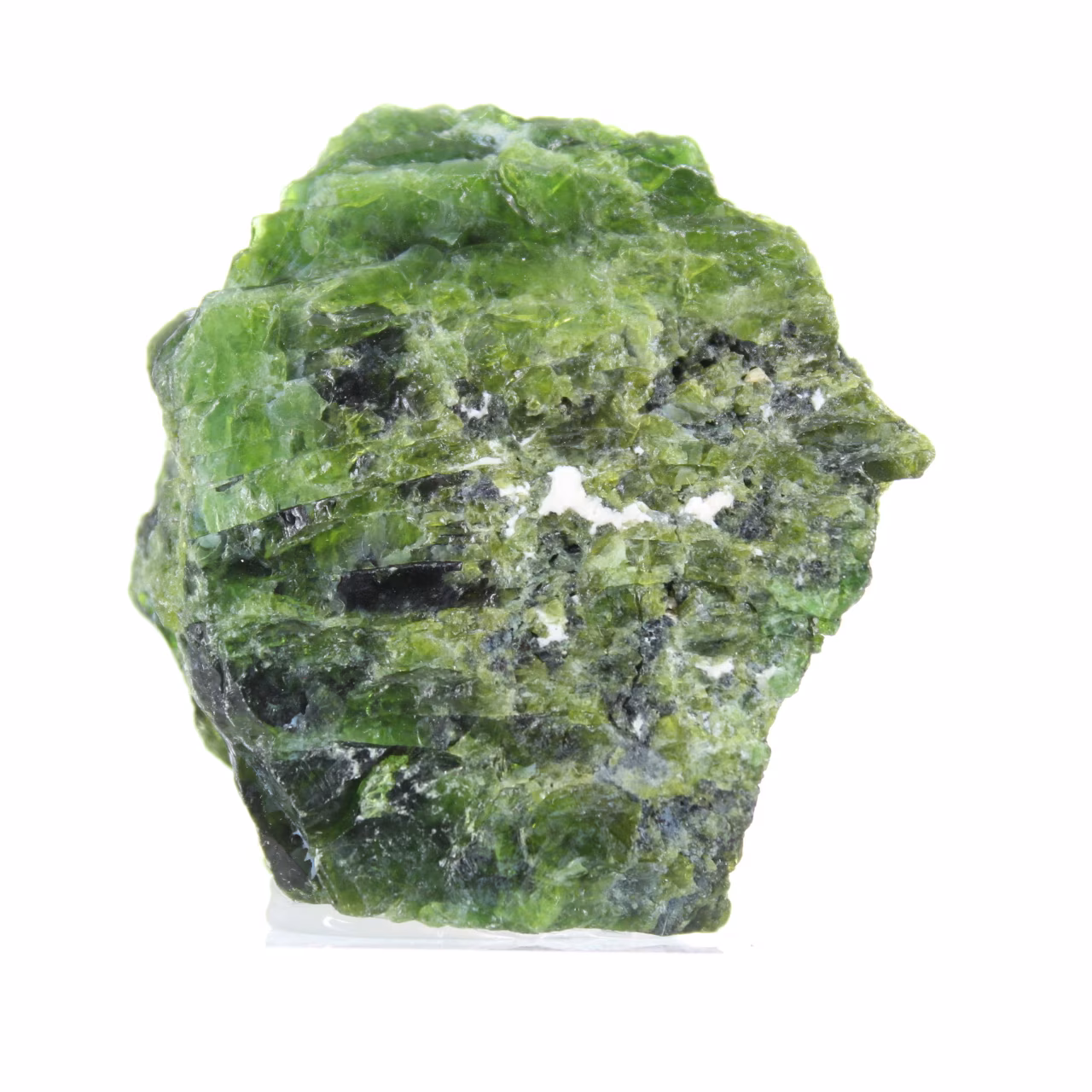 Natuurlijke, ruwe chroomdiopside uit Finland op een basis van 65 g