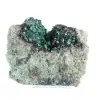Ruwe groene brochantiet uit Chili op een displaystandaard. - 0