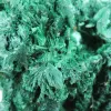 Natuurlijke groene malachiet uit Congo in vezelig aggregaat, op voet - 6