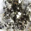 Natuurlijke octaëdrische pyrietkristallen uit Peru op een basis - 8