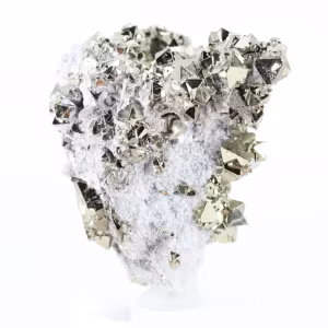 Natuurlijke octaëdrische pyrietkristallen uit Peru op een basis