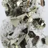 Pyriet uit Peru in octaëdrische vormen – een verzamelobject op een voetstuk. - 8