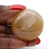 Gele kwarts kiezelsteen uit Madagaskar voor mineralogische vitrine - 2