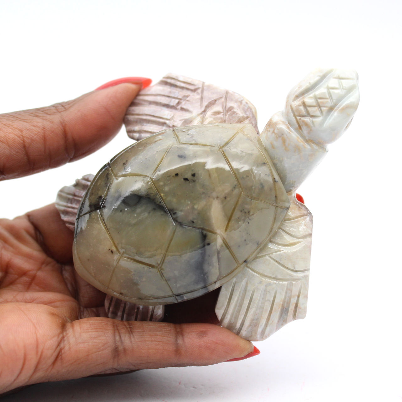 Gebeeldhouwde schildpad in natuurlijke speksteen uit Bolivia