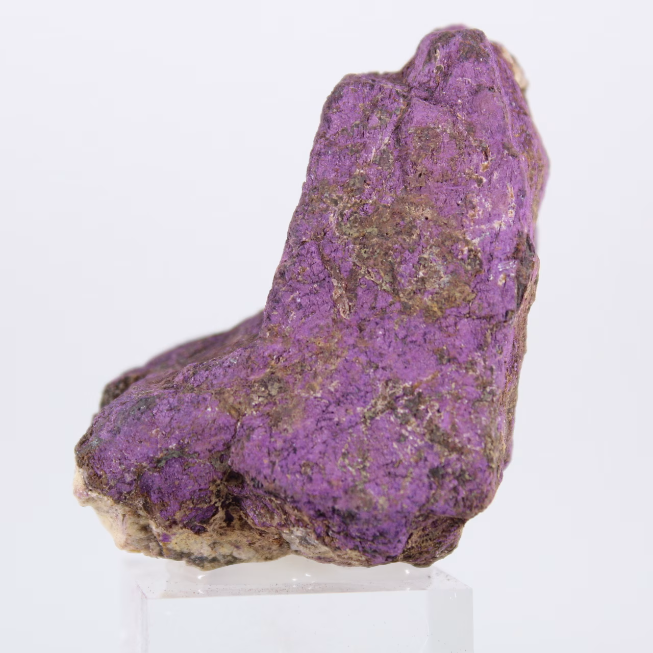 Purpuriet uit Portugal op standaard – Ruw natuurlijk mineraal
