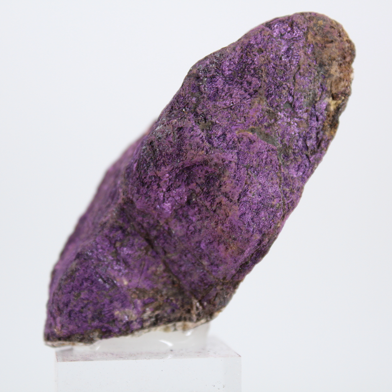 Ruwe purpuriet uit Portugal op standaard – Mineralogische verzameling